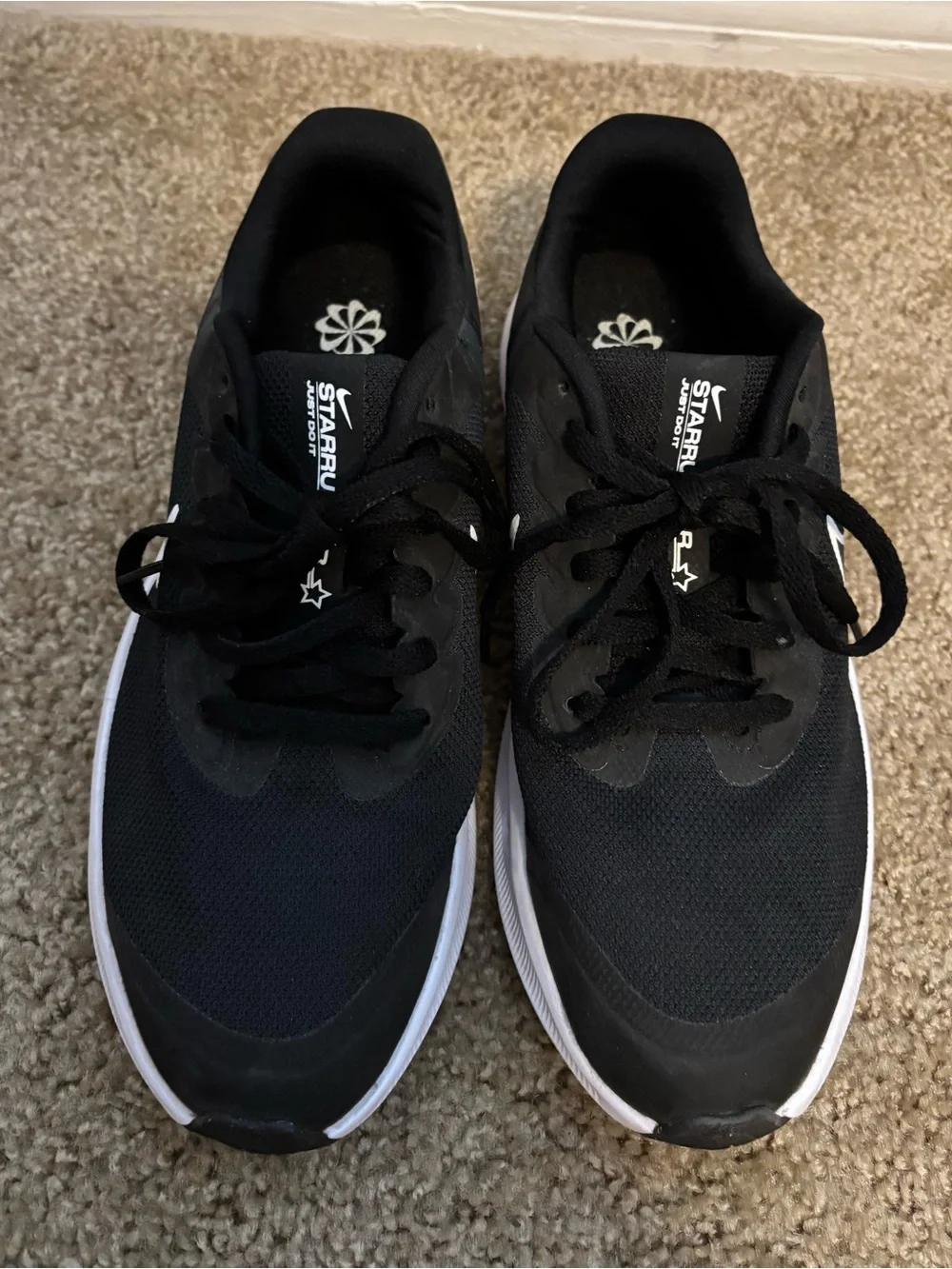 Nike Black and White Athletic Running Shoes